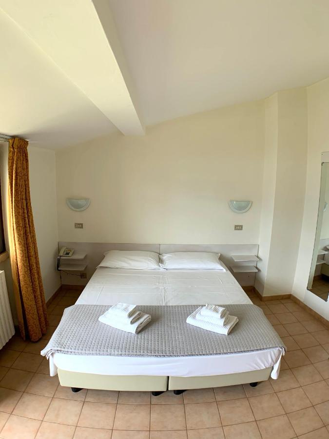 Hotel Sorriso เบรนโซเน ซูล การ์ดา ภายนอก รูปภาพ