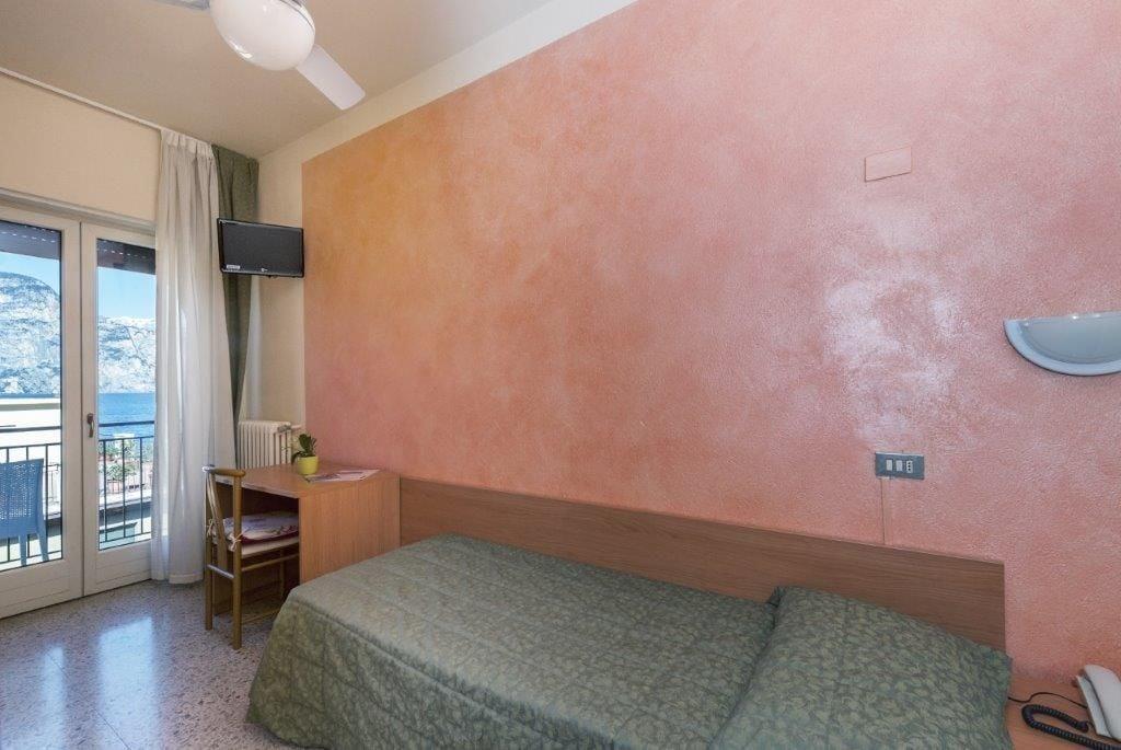 Hotel Sorriso เบรนโซเน ซูล การ์ดา ภายนอก รูปภาพ