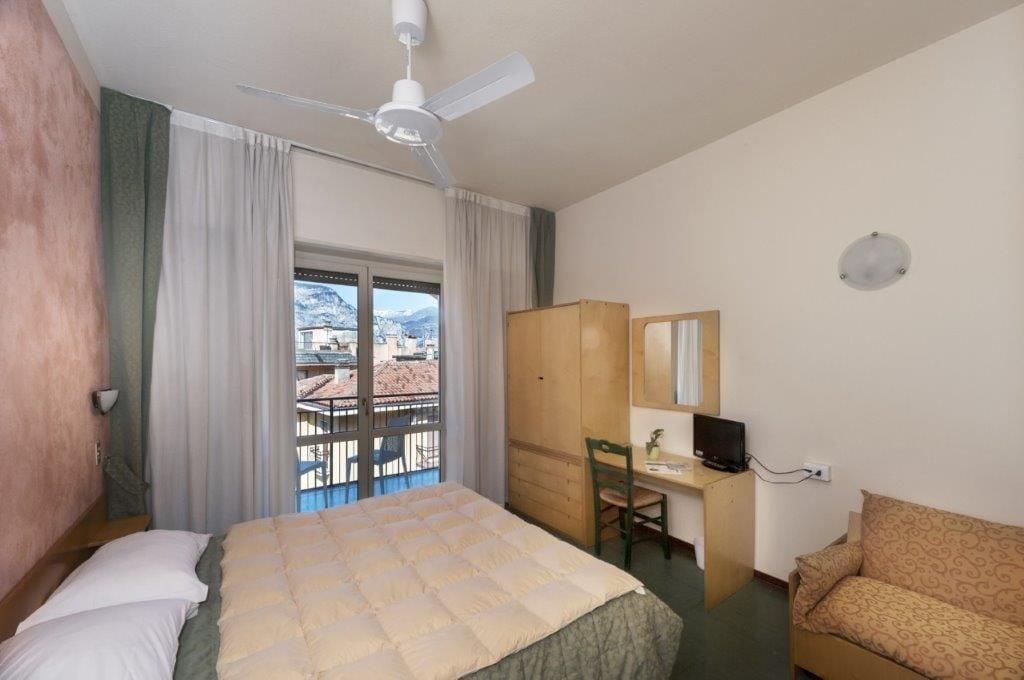 Hotel Sorriso เบรนโซเน ซูล การ์ดา ภายนอก รูปภาพ